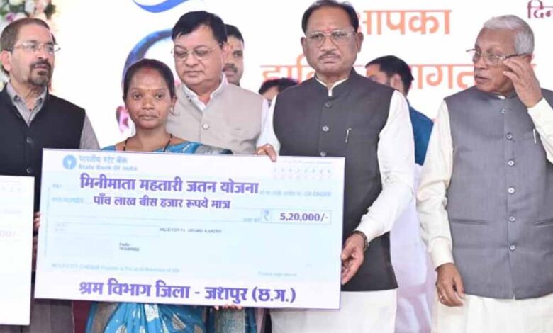 79-हजार-से-अधिक-श्रमिकों-को-27.15-करोड़-की-सीधी-सहायता:-मुख्यमंत्री-विष्णु-देव-साय-ने-जशपुर-में-श्रमिक-सम्मेलन-में-किया-डीबीटी-अंतरण