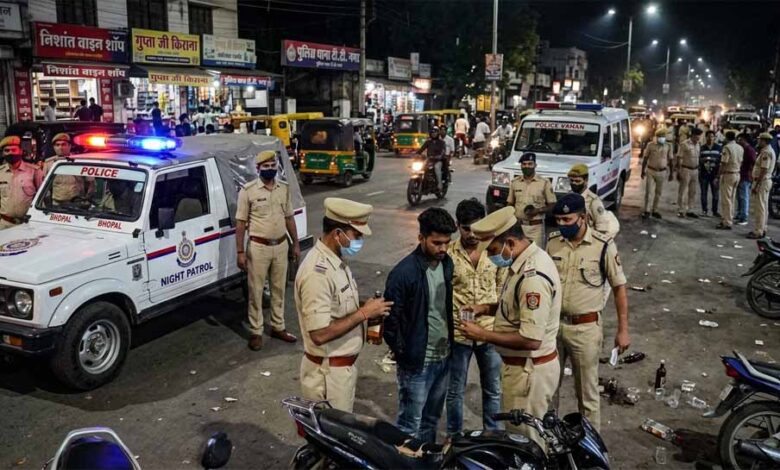 भोपाल-में-सख्ती:-सड़कों-पर-शराब-पीने-वालों-पर-कार्रवाई,-7-थानों-ने-चलाया-अभियान