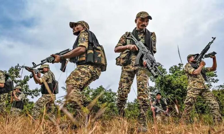 बस्तर-में-नक्सलवाद-के-खिलाफ-जवानों-की-सफलता:-टॉप-लीडरों-का-एनकाउंटर,-हथियारों-के-साथ-सरेंडर,-जानें-5-प्रमुख-कारण