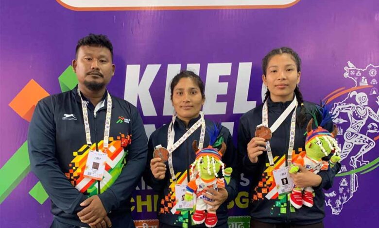 कुश्ती-सीखने-के-लिए-स्विमिंग-पूल-में-जॉब-करने-वाली-देबी-डायमारी-की-मेहनत-लाई-रंग,-खेलो-इंडिया-ट्राइबल-गेम्स-में-जीता-रजत