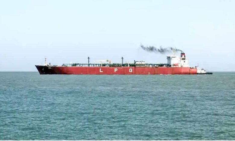 ईरान-संकट-में-भारत-की-ताकत-दिखी:-होर्मुज-से-निकले-8-भारतीय-जहाज,-चीन-के-70-टैंकर-फंसे