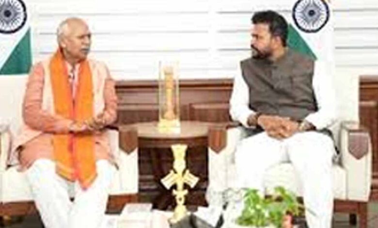 सांसद-चिंतामणि-ने-केंद्रीय-नागरिक-उड्डयन-मंत्री-से-मुलाकात,-अम्बिकापुर-हवाई-सेवा-की-शुरुआत-का-जताया-समर्थन