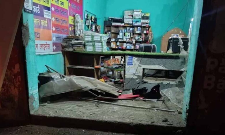 आधी-रात-धमाका:-जांजगीर-के-सीएससी-सेंटर-में-डेटोनेटर-फटा,-संचालक-घायल
