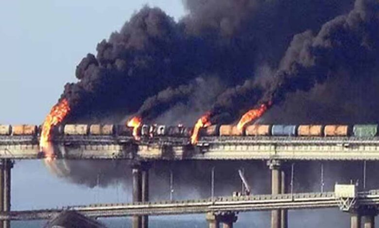 डेडलाइन-से-पहले-ही-हमला:-donald-trump-की-चेतावनी-के-बीच-ईरान-के-हाईवे-रेलवे-पुल-बने-निशाना,-कई-शहरों-में-अटैक