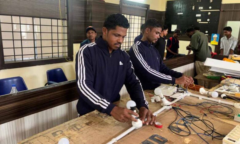 अंधेरे-से-उजाले-की-ओर-पुनर्वास-नीति-ने-संवारा-विनोद-का-भविष्य