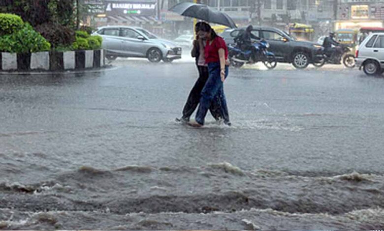 प्रदेश-में-3-चक्रवात-एक्टिव,-7-जिलों-में-बारिश,-11-जिलों-में-अलर्ट;-ओले-गिरने-का-अनुमान