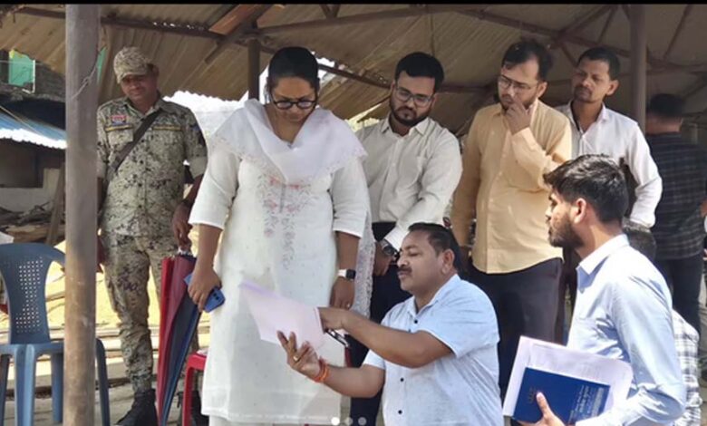 मोहला-:-कलेक्टर-श्रीमती-तुलिका-प्रजापति-ने-जिला-मुख्यालय-में-निर्माण-कार्यों-का-किया-निरीक्षण