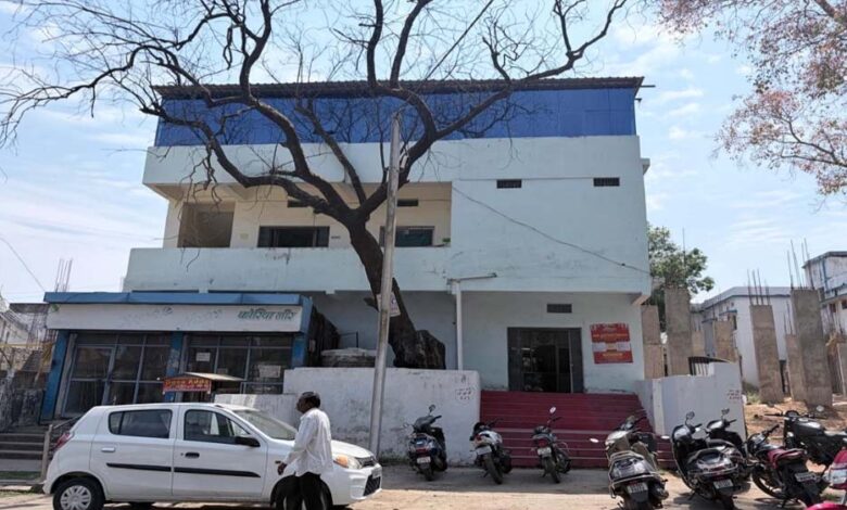 आदेश या मज़ाक? कलेक्टर के फरमान की खुली धज्जियां, सिस्टम पर उठे गंभीर सवाल