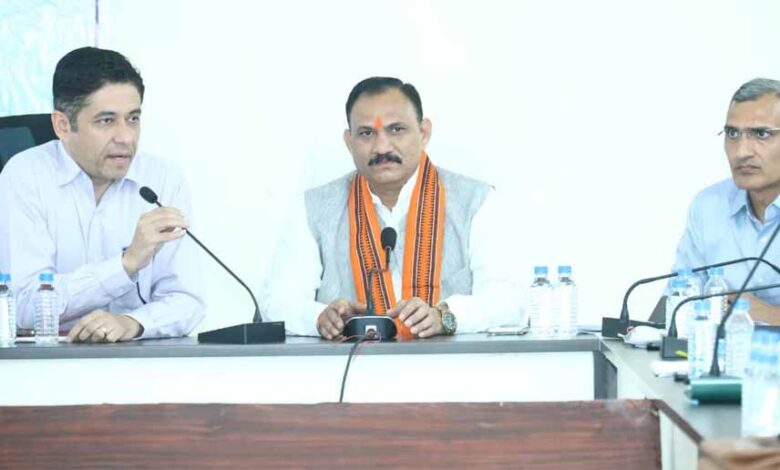 मातृ-शिशु-स्वास्थ्य-में-बेहतर-परिणामों-हेतु-दायित्वों-का-निष्ठापूर्वक-निर्वहन-करें-–-श्याम-बिहारी-जायसवाल