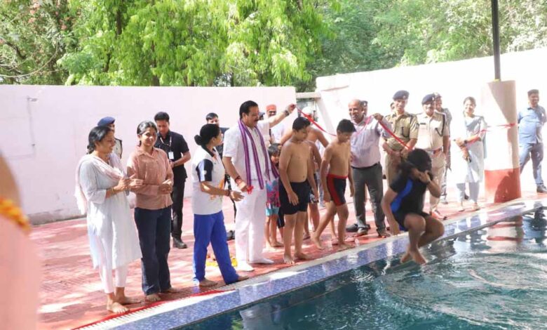 राज्यमंत्री-डॉ.-गौतम-टेटवाल-ने-शासकीय-स्विमिंग-पूल-का-किया-लोकार्पण