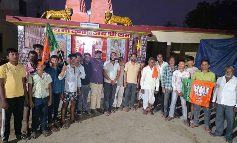 परसदा-में-भाजपा-का-स्थापना-दिवस-धूमधाम-से-मनाया-गया,-गांव-गांव-बस्ती-चलो-अभियान-के-तहत-व्यापक-जनसंपर्क