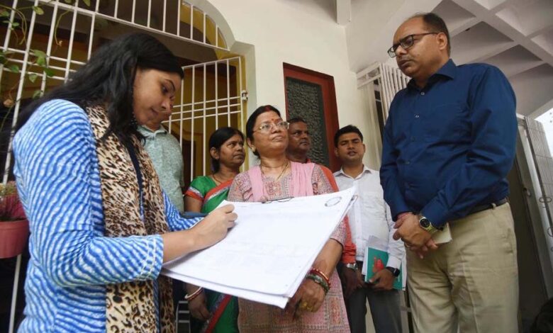 जनगणना-में-महिला-का-नाम-बताने-के-लिए-परिवार-को-बाध्य-नहीं-कर-सकेंगे-कर्मचारी,-गृह-विभाग-ने-जारी-की-नई-गाइडलाइन