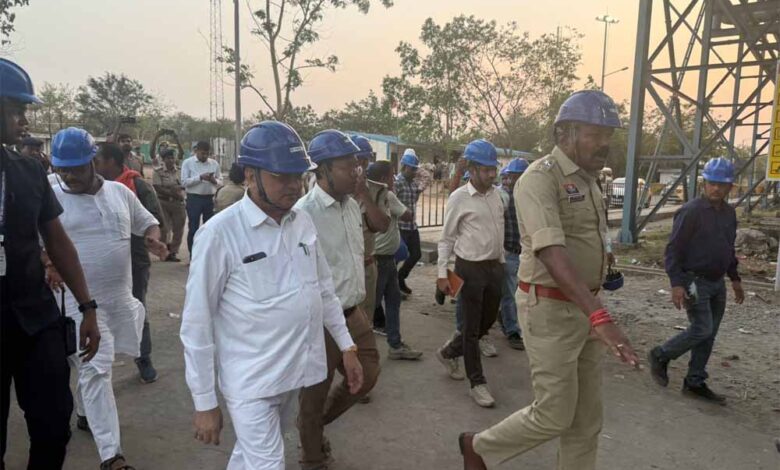 उद्योग-एवं-सार्वजनिक-उपक्रम-मंत्री-लखनलाल-देवांगन-ने-किया-वेदांता-पावर-प्लांट-के-घटनास्थल-का-निरीक्षण