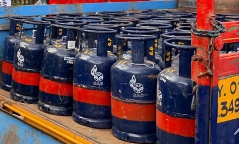 प्रवासी-मजदूरों-को-5-किलो-ftl-एलपीजी-सिलेंडर:-प्रशासन-के-सख्त-निर्देश,-पारदर्शी-वितरण-पर-जोर