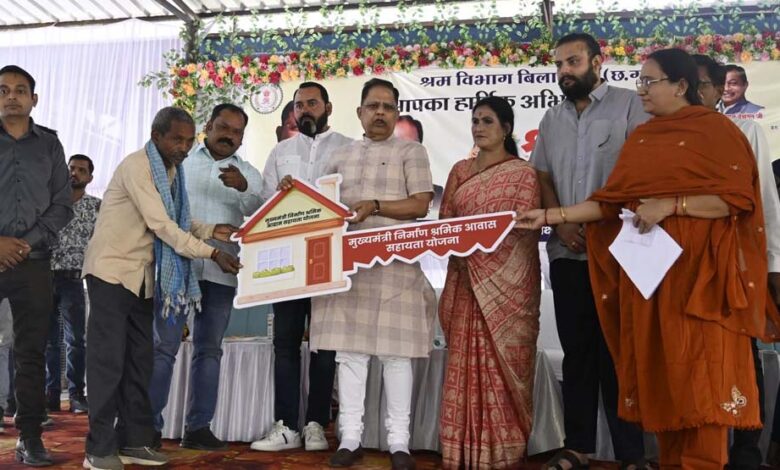 श्रम-विभाग-की-योजनाओं-से-हजारों-परिवारों-को-संबल,-जीवन-स्तर-में-आया-व्यापक-सुधार