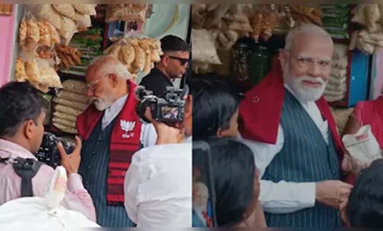 पीएम-मोदी-ने-झालमुड़ी-खाने-से-पहले-दुकानदार-को-दिए-10-रुपये,-लेकिन-जेब-से-निकले-थे-इतने-नोट