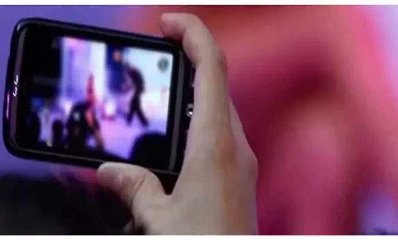 mms-लीक-की-बाढ़,-दफ्तर-से-बेडरूम-तक-खुल-रहे-राज;-ये-सारे-कांड-किसने-किए?