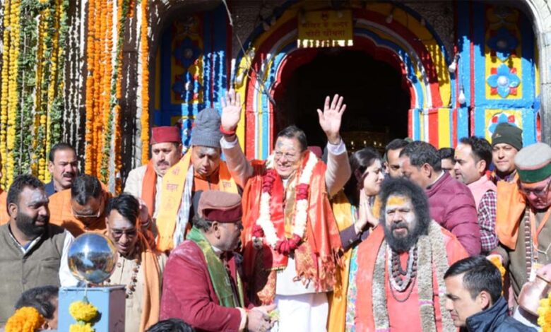 केदारनाथ-धाम-के-कपाट-खुले,-महादेव-के-जयकारे-से-गूंज-उठा-वातावरण,-हुई-पुष्प-वर्षा