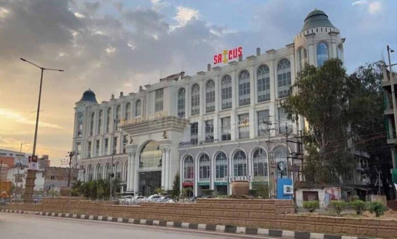 करेंसी-टावर-में-लिफ्ट-फेल,-सुरक्षा-पर-सवाल:-ias-के-बाद-अब-कांग्रेस-नेता-भी-फंसे