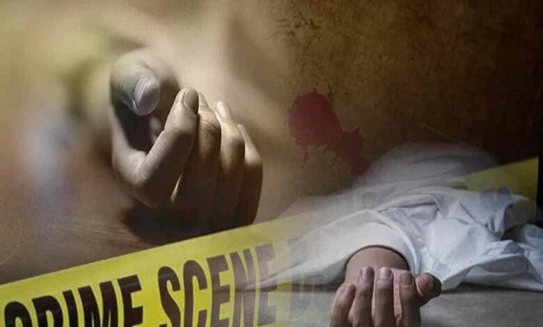 पत्नी-का-सिर-काटा-और-गांव-में-घूमा,-चरित्र-पर-शंका-करने-पर-पति-बना-कसाई