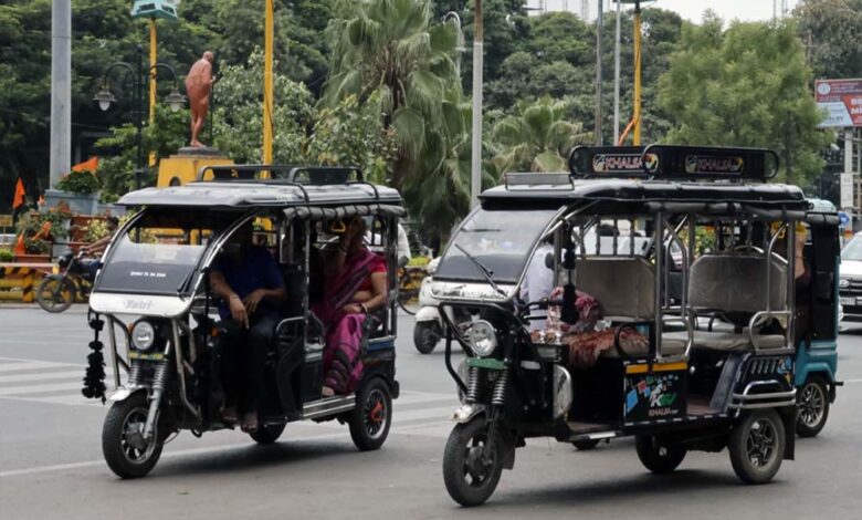 इंदौर-में-6-हजार-से-ज्यादा-ई-रिक्शाओं-के-रजिस्ट्रेशन,-जोन-अनुसार-कलर-करवा-रहे-संचालक,-नई-व्यवस्था-शुरू-होगी