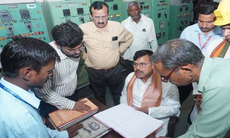 निर्बाध,-सुरक्षित-एवं-गुणवत्तापूर्ण-विद्युत-आपूर्ति-सुनिश्चित-करना-सर्वोच्च-प्राथमिकता-:-ऊर्जा-मंत्री-तोमर