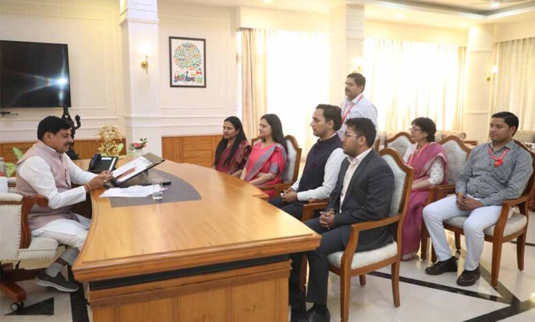 मुख्यमंत्री-डॉ.-यादव-से-मिले-भारतीय-विदेश-सेवा-के-प्रशिक्षु-अधिकारी