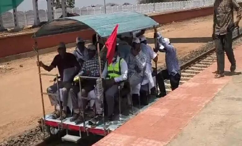 बुरहानपुर-में-नई-रेल-लाइन-का-सफल-ट्रायल,-महाराष्ट्र-तक-बढ़ेगी-कनेक्टिविटी,-135-की-स्पीड-से-दौड़ी-ट्रेन