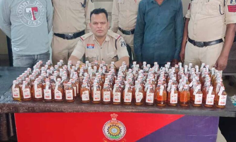 हाफा-मोड़-पर-सकरी-पुलिस-की-बड़ी-दबिश:-335-नग-अंग्रेजी-शराब-के-साथ-दो-तस्कर-गिरफ्तार,-40-हजार-की-खेप-जब्त