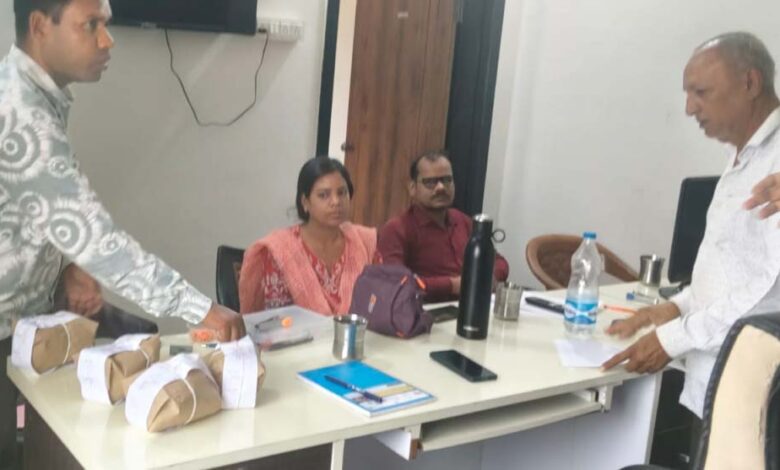 रायपुर-:-खाद्य-एवं-औषधि-प्रशासन-टीम-ने-की-गुणवत्ता-जांच,स्वच्छता-में-कमी-पर-दुकान-को-नोटिस