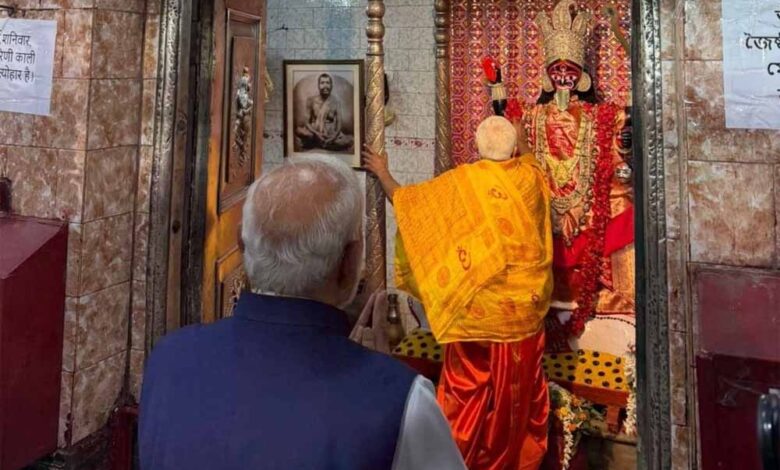 पीएम-मोदी-ने-थंथनिया-कालीबाड़ी-मंदिर-के-किए-दर्शन,-300-साल-पुराने-मां-काली-धाम-की-विशेषता-चर्चा-में