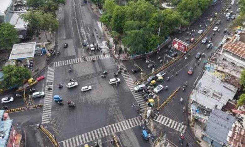 इंदौर-ट्रैफिक-पुलिस-का-‘तीसरा-नेत्र’,-ड्रोन-से-चौराहों-पर-निगरानी,-2430-चालान
