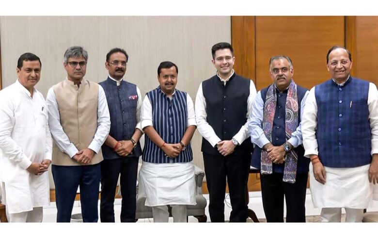 aap-को-बड़ा-झटका,-7-बागी-सांसदों-की-बीजेपी-में-एंट्री-को-मिली-सभापति-की-मंजूरी