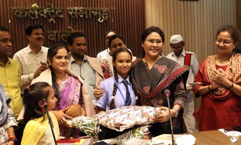 इसरो-के-यंग-साइंटिस्ट-प्रोग्राम-में-चयनित-होने-वाली-हिमांशी-साहू-का-कलेक्टर-ने-किया-सम्मान-इसरो-के-यंग-साइंटिस्ट-प्रोग्राम