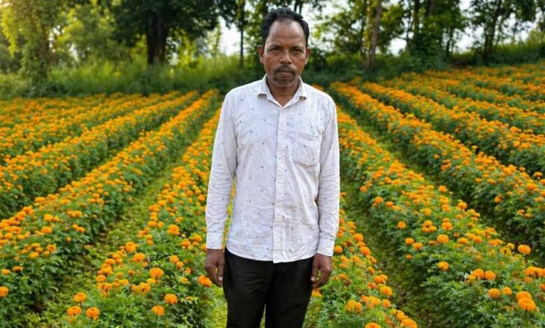 फूलों-की-खुशबू-से-महकी-किस्मत-ईश्वरचरण-पैकरा-का