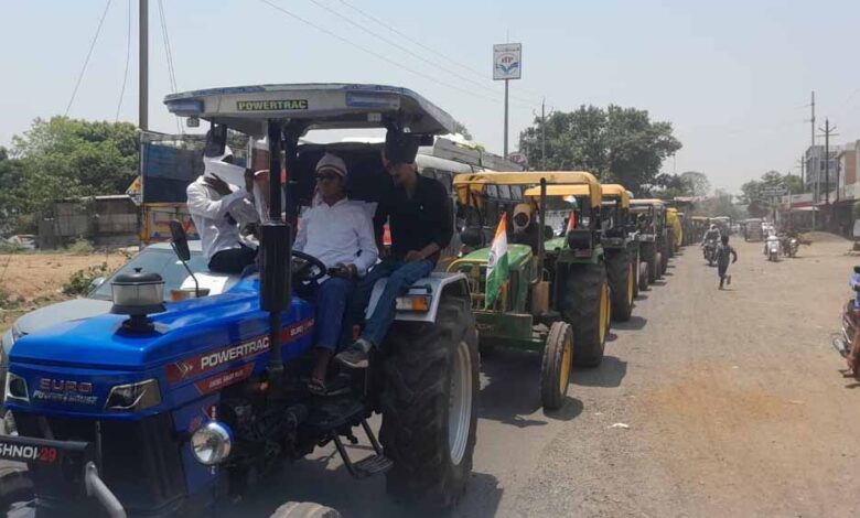 हरदा-में-10-हजार-किसानों-का-ट्रैक्टर-मार्च,-msp-कानून-की-मांग-पर-अमेरिकी-राष्ट्रपति-के-नाम-ज्ञापन