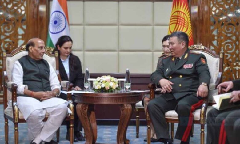 राजनाथ-सिंह-की-कूटनीतिक-पहल,-किर्गिस्तान-और-बेलारूस-के-रक्षा-मंत्रियों-से-मुलाकात