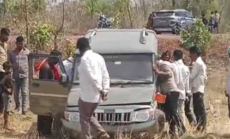 छतरपुर-के-डायल-112-हीरोज-पिकअप-पलटने-से-घायल-08-व्यक्तियों-को-त्वरित-सहायता-से-पहुँचाया-अस्पताल