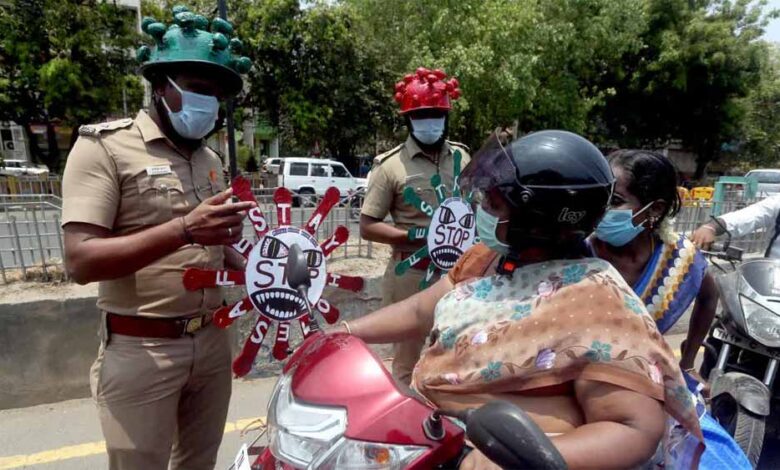 अब-टू-व्हीलर-पर-पीछे-बैठने-वालों-के-लिए-भी-हेलमेट-अनिवार्य,-परिवहन-विभाग-का-आदेश-जारी