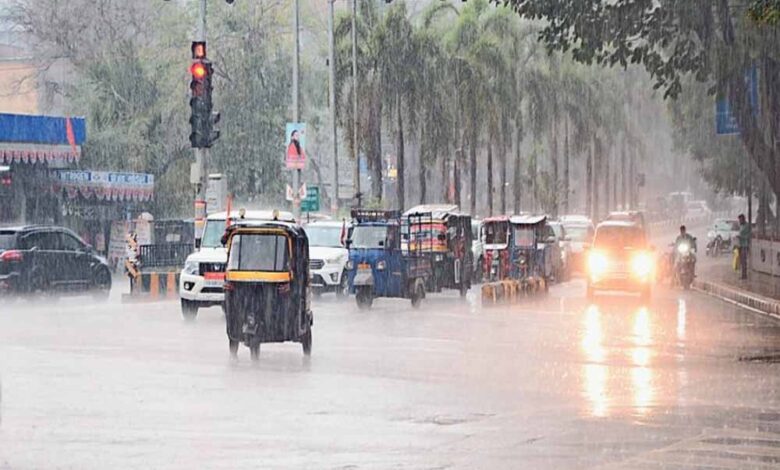 बंगाल-की-खाड़ी-से-बढ़ी-नमी,-कई-इलाकों-में-गरज-चमक-के-साथ-हल्की-बारिश-के-आसार