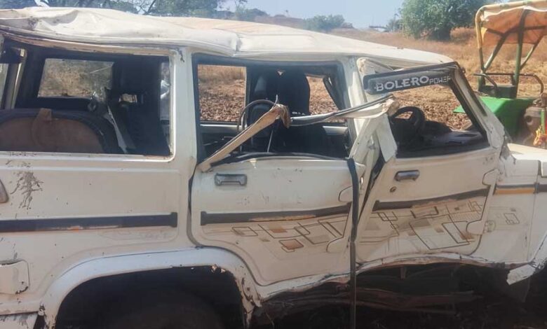 डिवाइडर-में-टकराई-तेज-रफ्तार-बोलेरो-दो-घायल,-चार-को-आई-गंभीर-चोटें