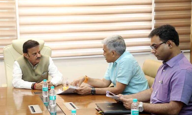 कार्यों-की-नियमित-मॉनिटरिंग-कर-समयबद्ध-क्रियान्वयन-करें-सुनिश्चित:-उप-मुख्यमंत्री-शुक्ल