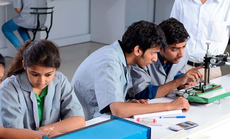 मध्यप्रदेश-में-इंजीनियरिंग-शिक्षा-का-परिदृश्य-बदल-रहा,-नहीं-बनना-चाहता-इंजीनियर,-64-कॉलेज-हुए-बंद