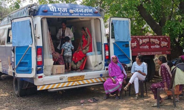 ​वनांचलों-की-‘संजीवनी’-बनी-मोबाइल-मेडिकल-यूनिट:-साढ़े-तीन-माह-में-2000-से-अधिक-ग्रामीणों-का-हुआ-निःशुल्क-उपचार