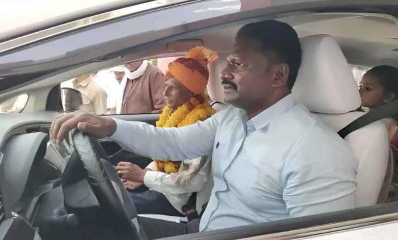 राजगढ़-में-सीईओ-बने-‘ड्राइवर’,-जीवनभर-की-ईमानदारी-का-मिला-अनोखा-इनाम