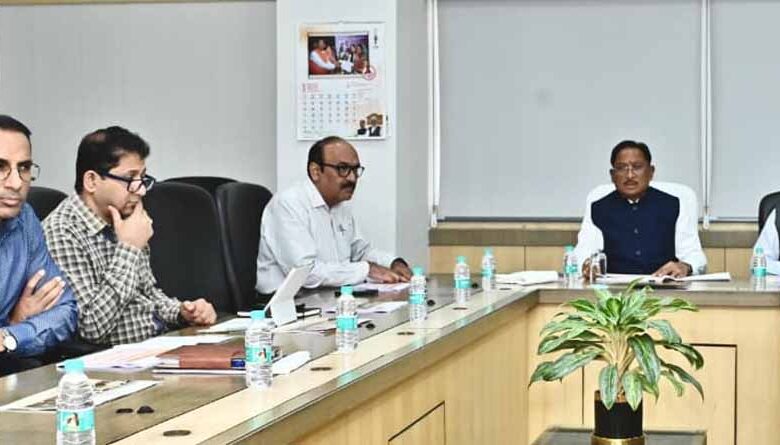 cm-साय-का-सख्त-रुख:-समीक्षा-बैठक-में-अल्टीमेटम,-अधूरी-जानकारी-पर-pwd-अधिकारी-को-फटकार