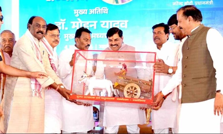 सरकार-खरीदेगी-दूध,-पशुपालकों-को-दिलाएगी-दूध-का-समुचित-दाम-:-मुख्यमंत्री-डॉ.-यादव