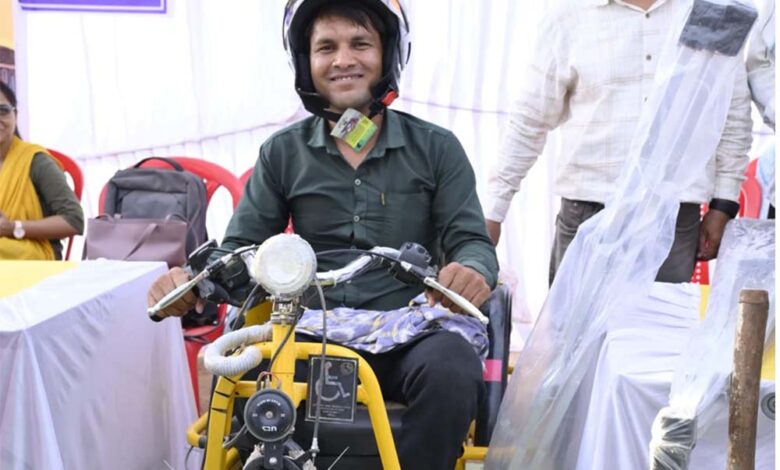सपनों-को-मिले-पहिए:-भीमा-मारकंडे-की-‘बैसाखी’-से-‘आत्मनिर्भरता’-तक-की-प्रेरक-यात्रा