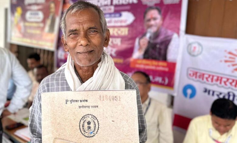 जनसमस्या-निवारण-शिविर-बना-आमजन-के-लिए-राहत-का-माध्यम,-मोहनलाल-को-मिला-तत्काल-लाभ