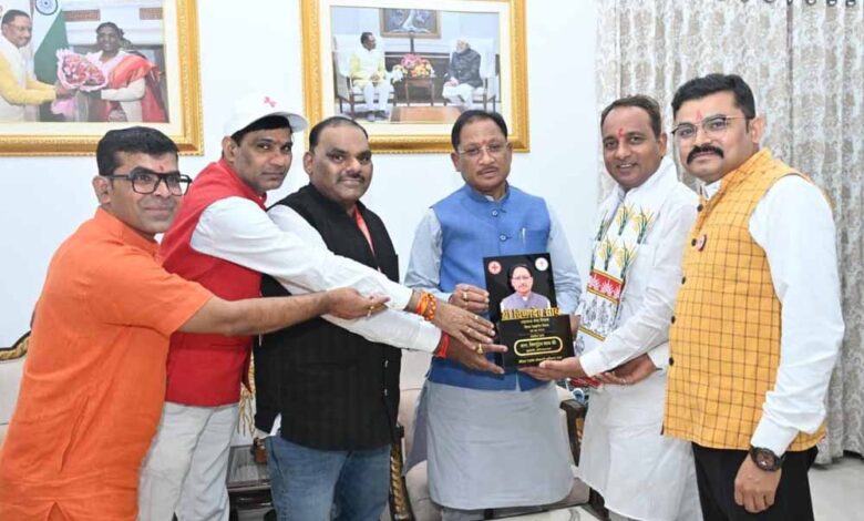 मुख्यमंत्री-विष्णु-देव-साय-से-भारतीय-रेडक्रास-सोसायटी-के-पदाधिकारियों-ने-की-सौजन्य-भेंट